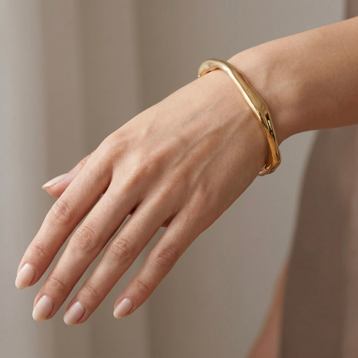 Solene Sculptural Bangle